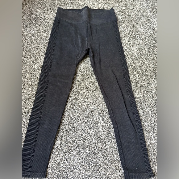 Three pairs of Aerie leggings size large - Picture 9 of 15